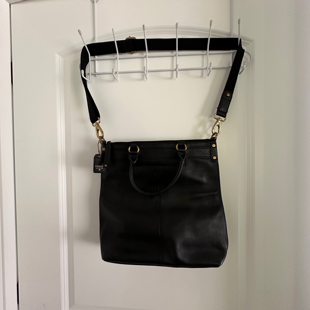 Fossil Black Leather Shoulder Bag with Gold Accents